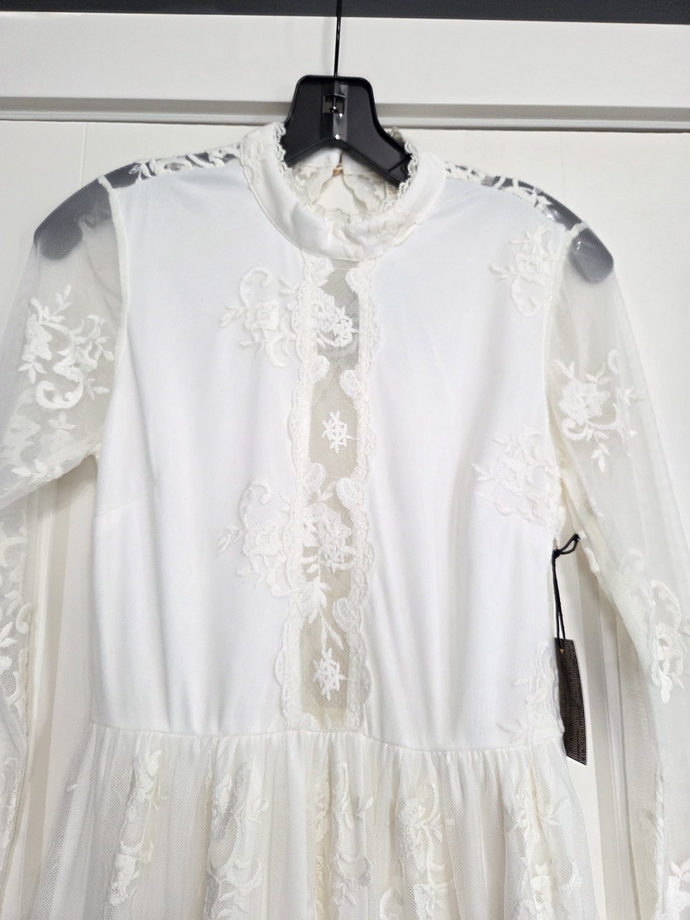 Forever 21 White Lace Long-Sleeve Keyhole Back Dress - Picture 3 of 10